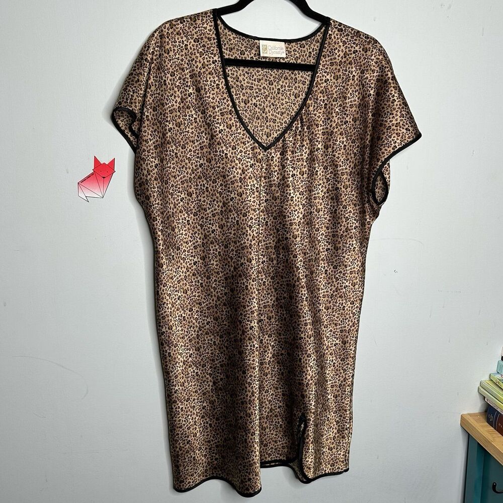 Vintage 1990s California Dynasty Intimates Satin Leopard Print V-Neck Dolman